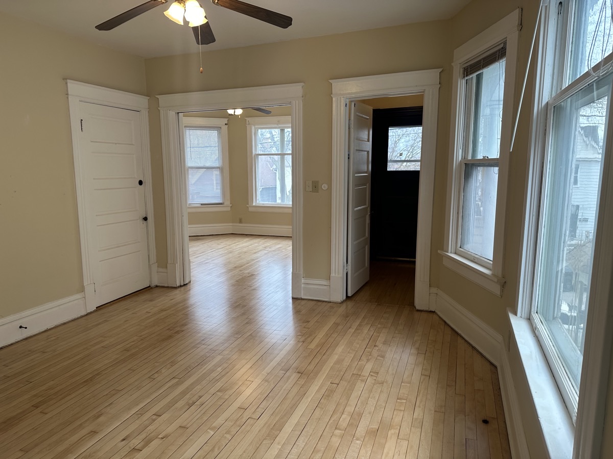 2625 S Pine Ave - Duplex - Upper Unit